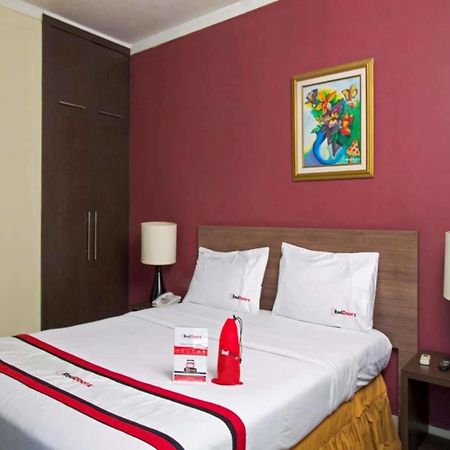 Reddoorz Premium @ Thamrin Kebon Sirih Hotel Jakarta Exterior photo