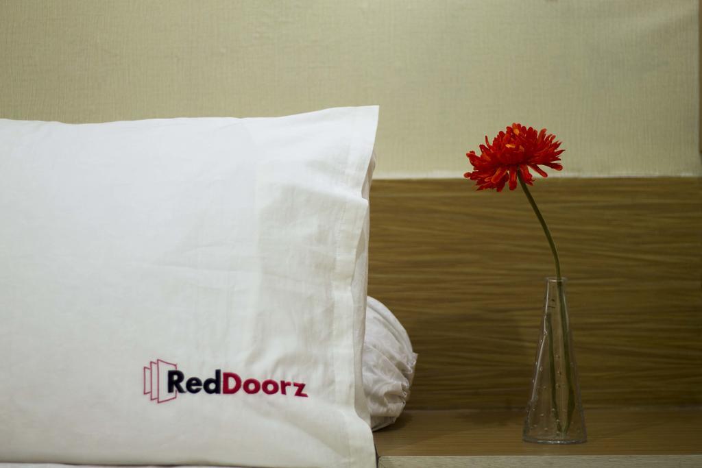 Reddoorz Premium @ Thamrin Kebon Sirih Hotel Jakarta Exterior photo