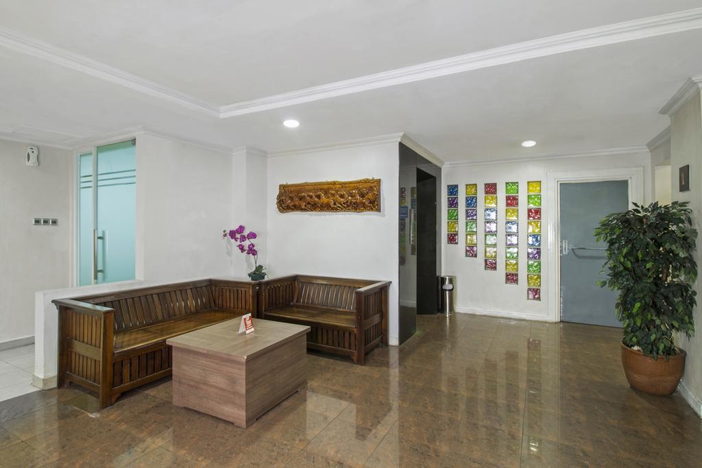 Reddoorz Premium @ Thamrin Kebon Sirih Hotel Jakarta Exterior photo