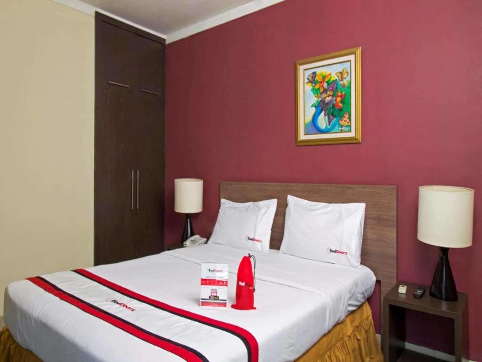 Reddoorz Premium @ Thamrin Kebon Sirih Hotel Jakarta Exterior photo