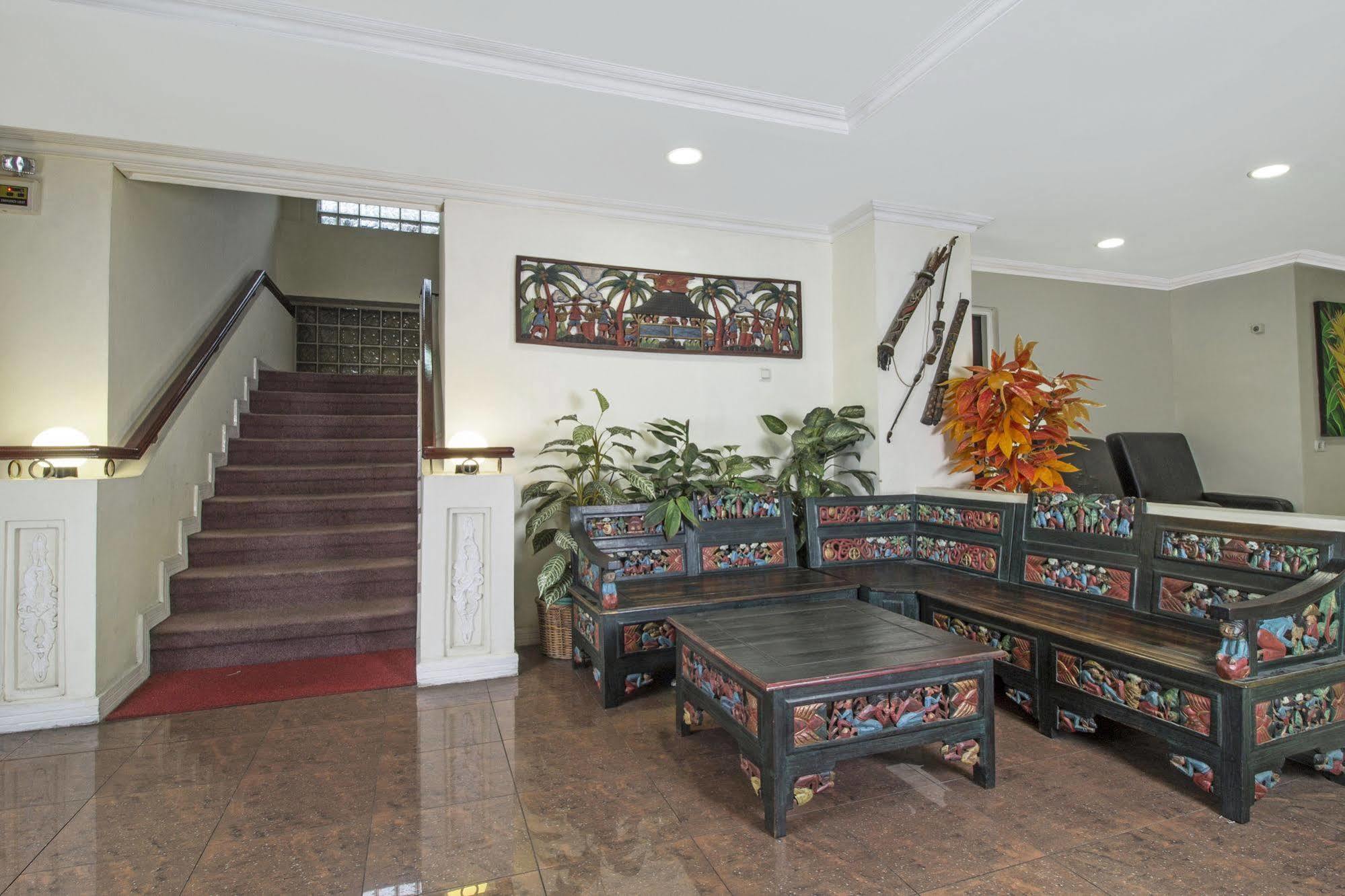 Reddoorz Premium @ Thamrin Kebon Sirih Hotel Jakarta Exterior photo