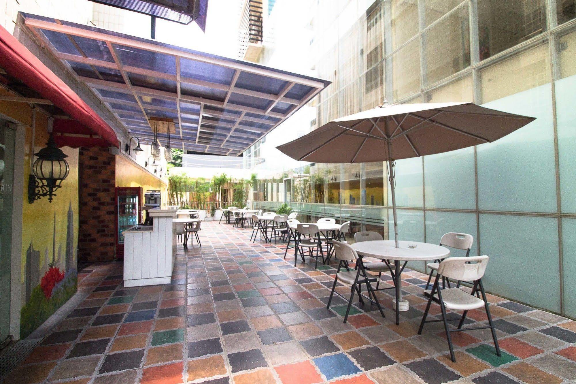 Reddoorz Premium @ Thamrin Kebon Sirih Hotel Jakarta Exterior photo